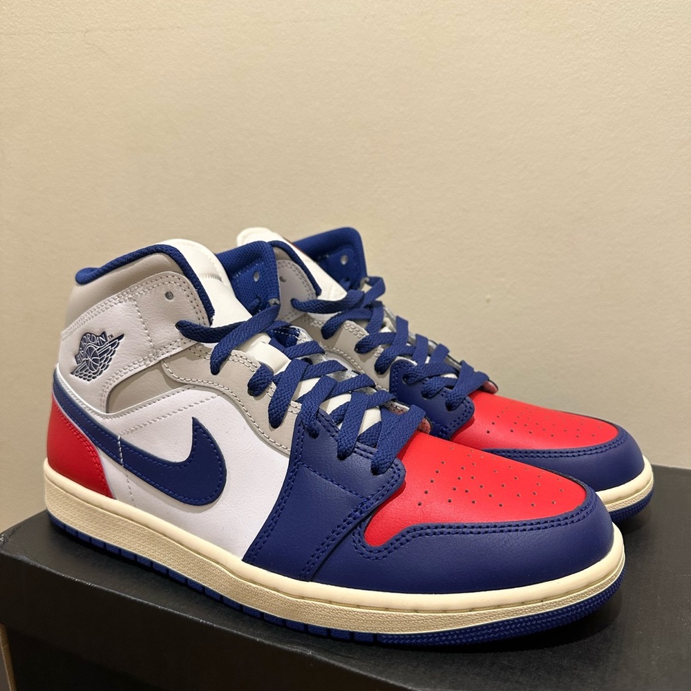 NIB Men Nike Jordan 1 Mid Rare Air DQ8426 102 White/University Red/Neutral Grey/ - Picture 2 of 5